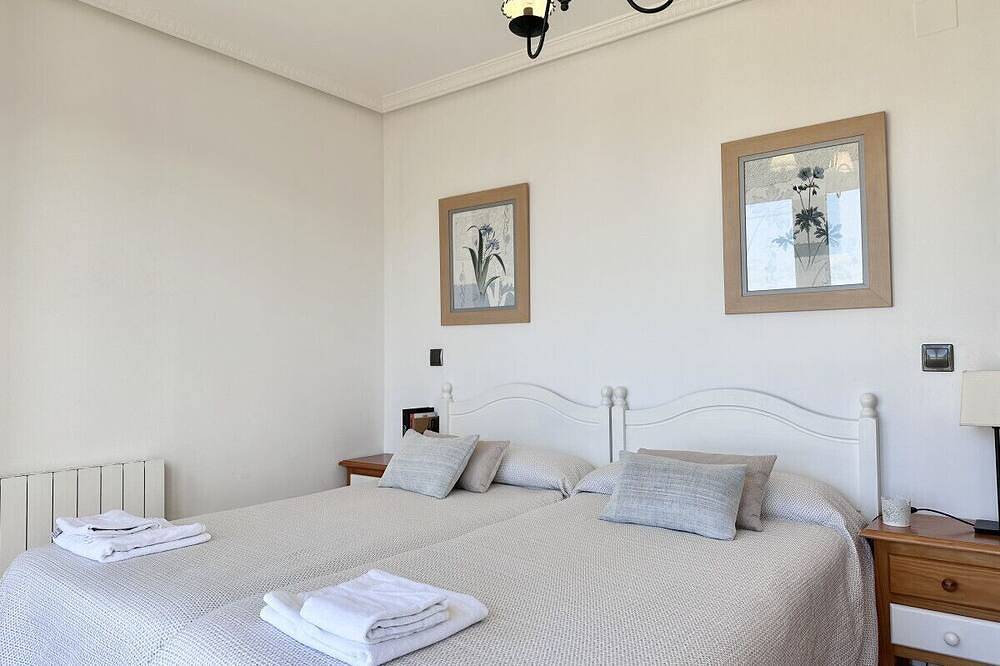 Ganze Wohnung, Apartamento con vistas al mar - Pineda 6404 in Noja, Kantabrische Küste