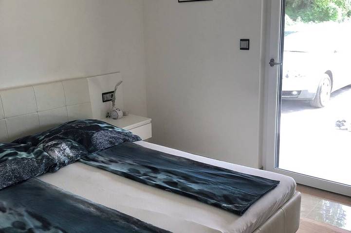 Casa per le vacanze nuova, moderna ***** in una posizione tranquilla con piscina, vicino al mare, posto auto coperto in Pula-Medulin, Vintijan