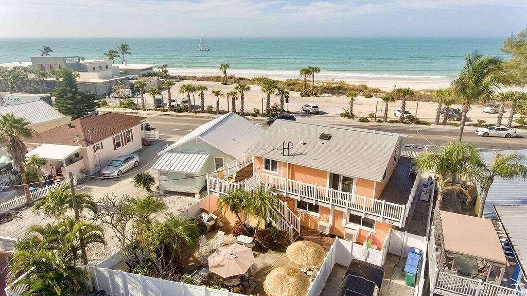 Ganze Wohnung, Blick auf den Golf und den Sonnenuntergang !!!  1Br Apt. C ist zentral gelegen, zu Fuß zu allen Orten in Bradenton Beach, Anna Maria Island