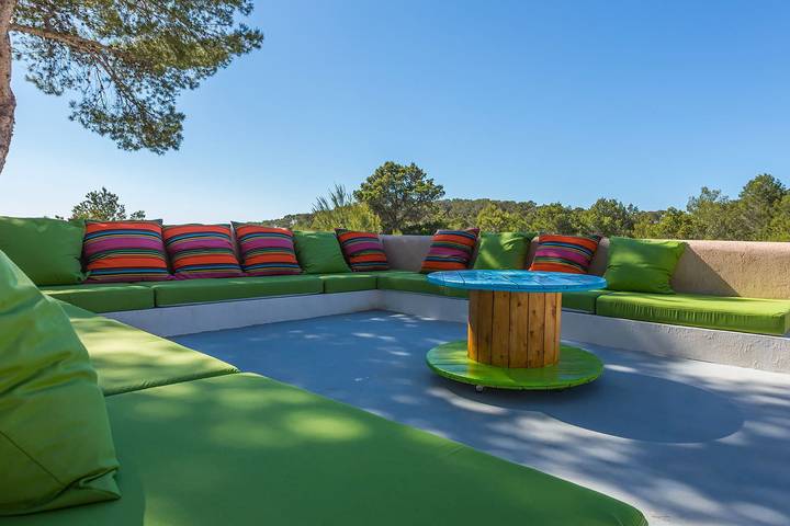 Location de vacances pour 8 personnes, avec terrasse et jardin à Cala Tarida - 4