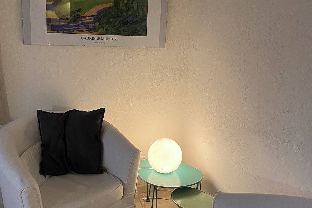 Ganze Wohnung, Ferienwohnung \"Atelier\" in einem Landhaus in Seehausen am Staffelsee. in Seehausen am Staffelsee, Das Blaue Land