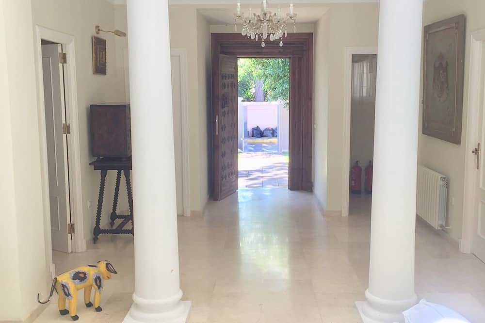 Villa, entre el campo de golf y la playa, en Vistahermosa. in Vistahermosa, El Puerto de Santa María