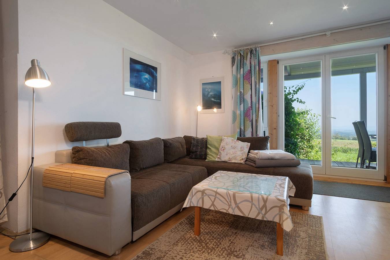 Ganze Wohnung, Gartenwohnung mit Seeblick, privater Terrasse und Wi-Fi in Deggenhausertal, Region Bodensee-Oberschwaben