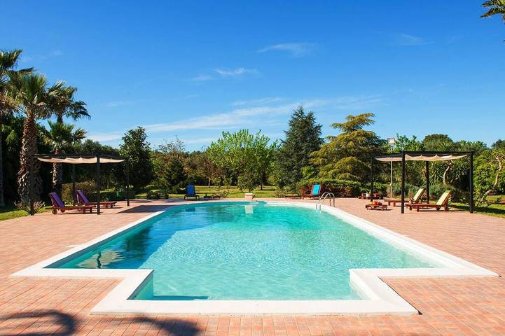 Maison de vacances pour 6 personnes, avec terrasse ainsi que jardin et jacuzzi, animaux acceptés à Mesagne