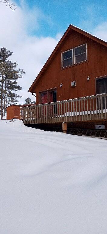 Log cabin for 6 people, with terrace and yard as well as hot tub in Indiana