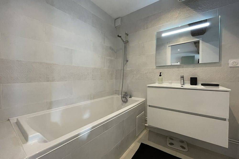 Casa-Familiar-Baño con bañera-L Authentique in Chablis (Yonne), Auxerre region