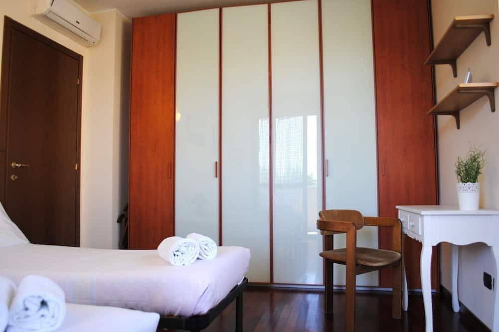 Entire apartment, Bnbook-Volta Rho Fiera in Rho, Milan Province