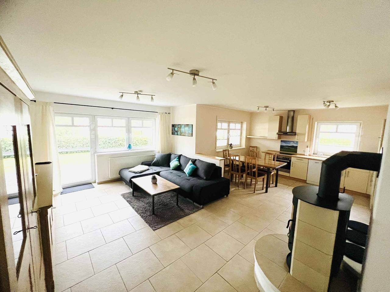 Appartement entier, Appartement "Am Kamp" avec vue sur les montagnes, terrasse privée et Wi-Fi in Lenne (Schmallenberg), Schmallenberg