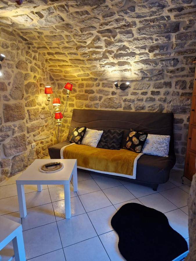 Gîte pour 5 personnes, avec jardin ainsi que terrasse et vue à Martigny-le-Comte - 2