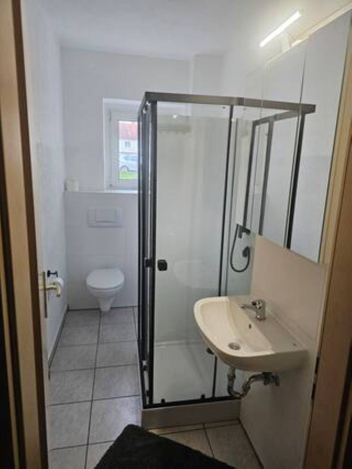 Ganze Ferienwohnung, Voll ausgestattete Monteur- Ferienwohnung direkt an der Raffinerie Leuna in Leuna, Saale-Unstrut