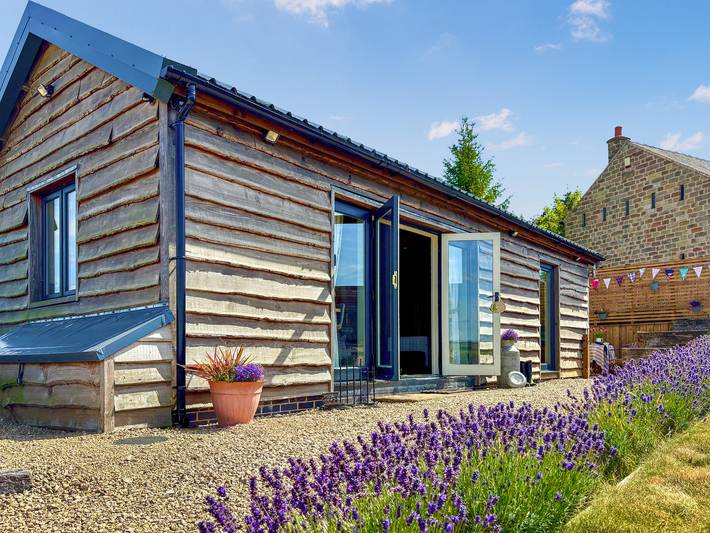 Log cabin for 2 people, with garden in Derbyshire