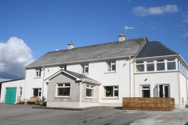 Holiday home for 2 people, with Terrace and Garden as well as View in Dingle Peninsula