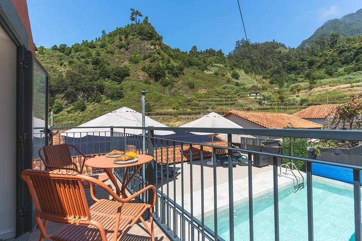 Chalé para 4 pessoas, com jardim e varanda e ainda piscina em Madeira