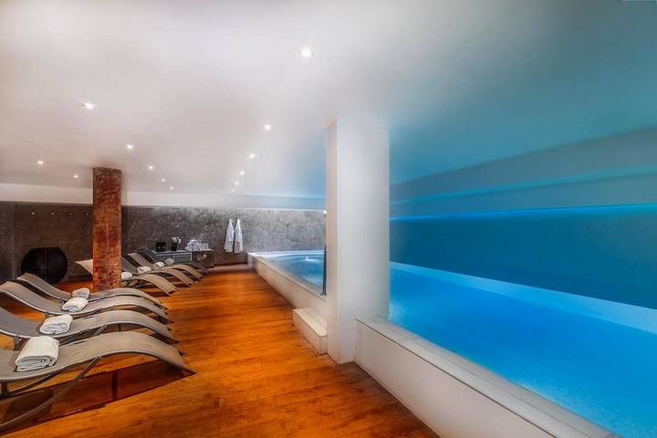 Hôtel pour 2 personnes, avec piscine ainsi que terrasse et jacuzzi