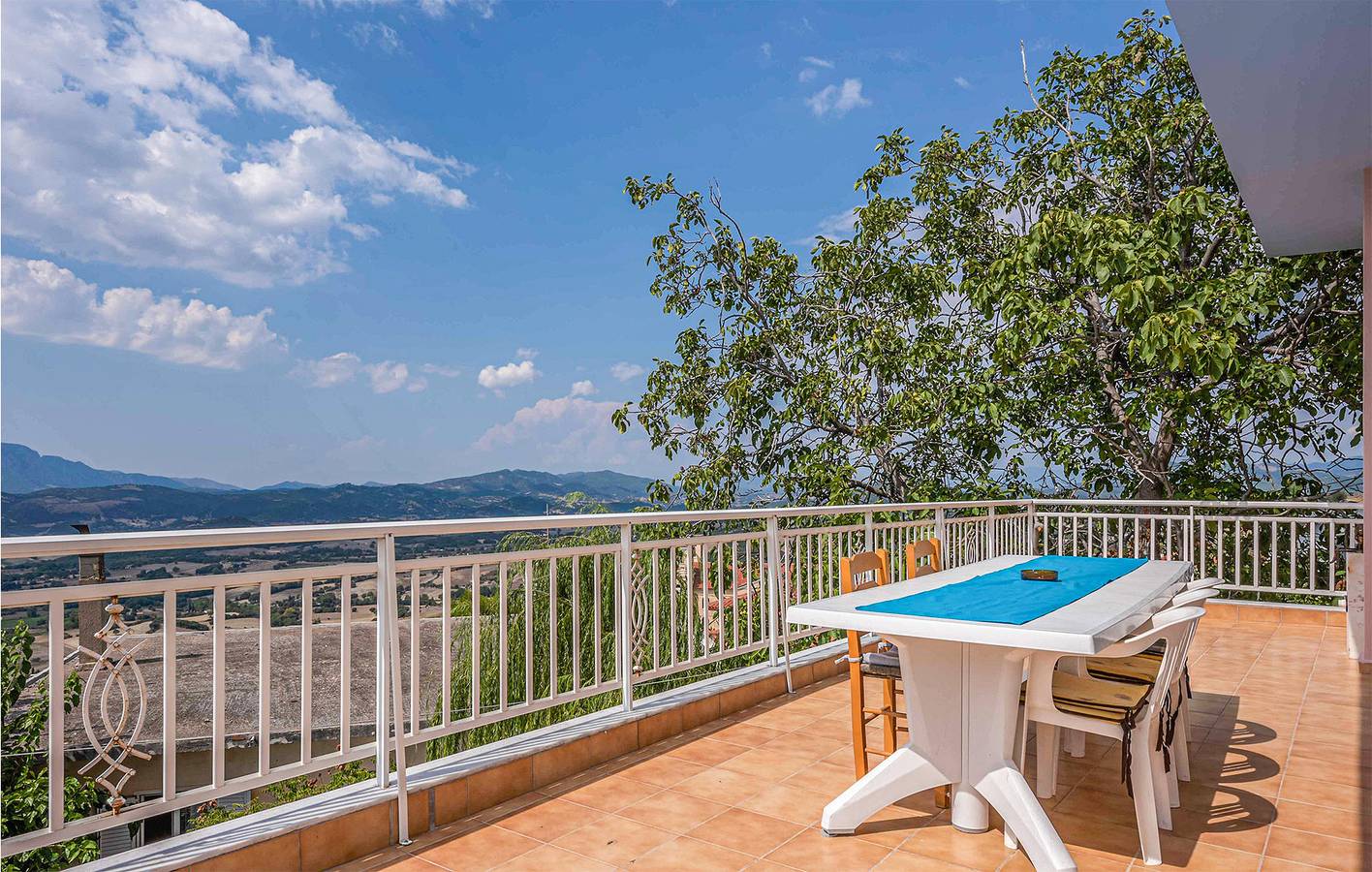 Gemütliche Wohnung mit Terrasse und Parkplatz, WLAN und Klimaanlage in Achaia