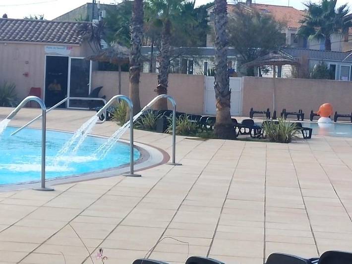 Camping pour 6 personnes, avec bassin pour enfant et piscine ainsi que jardin et jacuzzi à Valras-Plage - 4