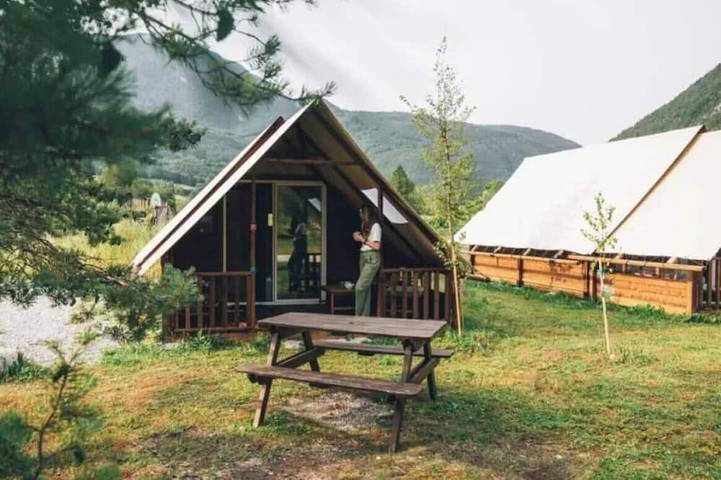 Gîte pour 5 personnes, animaux acceptés à Chézery-Forens