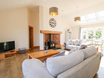 Log Cabin for 4 People in Melton, Leicestershire, Photo 4