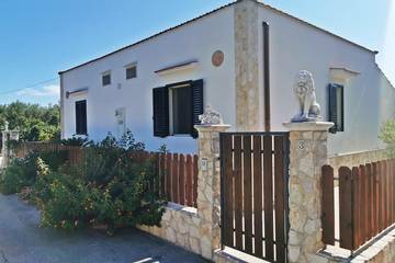 Villa for 6 Guests in Molinella (Foggia), Gargano, Picture 4