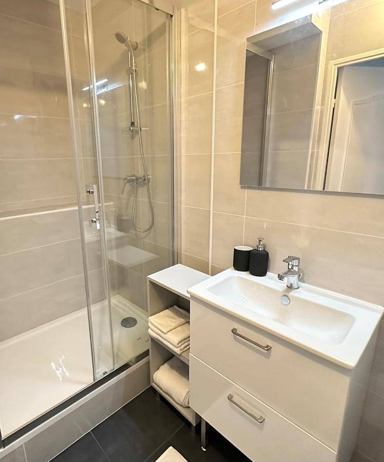 Appartement entier, Le carré Dijonnais - Spacious & parking included in Dijon, Région de Dijon
