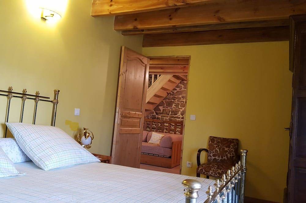 Location maison \"Creusoise\" idéale pour vous détendre et se retrouver en famille in Saint-Merd-la-Breuille, Parc Naturel Régional de Millevaches en Limousin