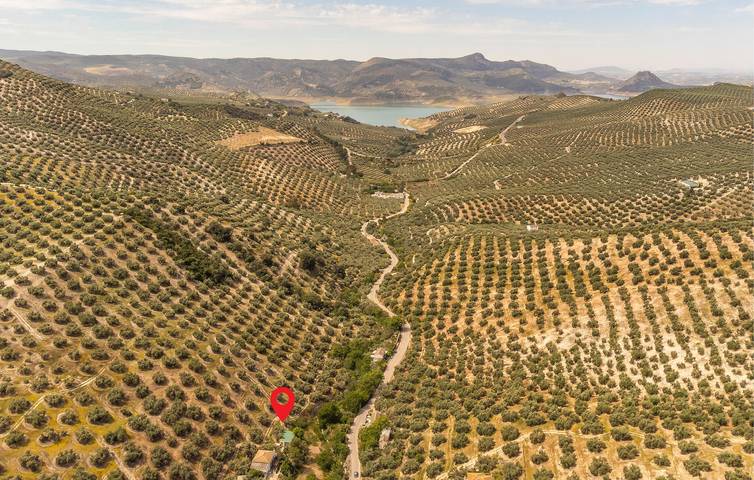 Acogedor apartamento con piscina y aparcamiento cerca del río y restaurante in Iznájar, Sierras Subbéticas