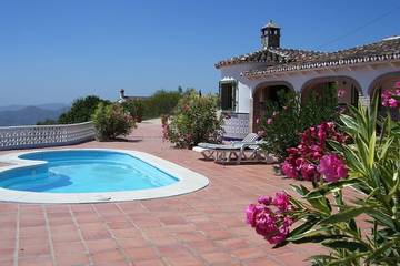 Casa rural para 4 personas, con jardín y terraza en Alcaucín