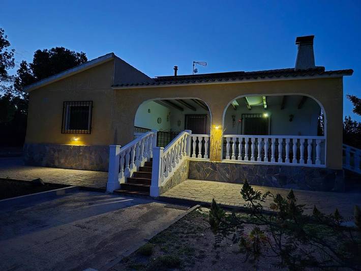Casa rural para 5 personas, con jardín además de vistas y piscina, Familias con niños en Yecla  - 2