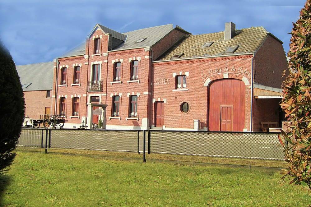 Ferienhaus mit überdachter Terrasse in Cul-des-Sarts, Couvin
