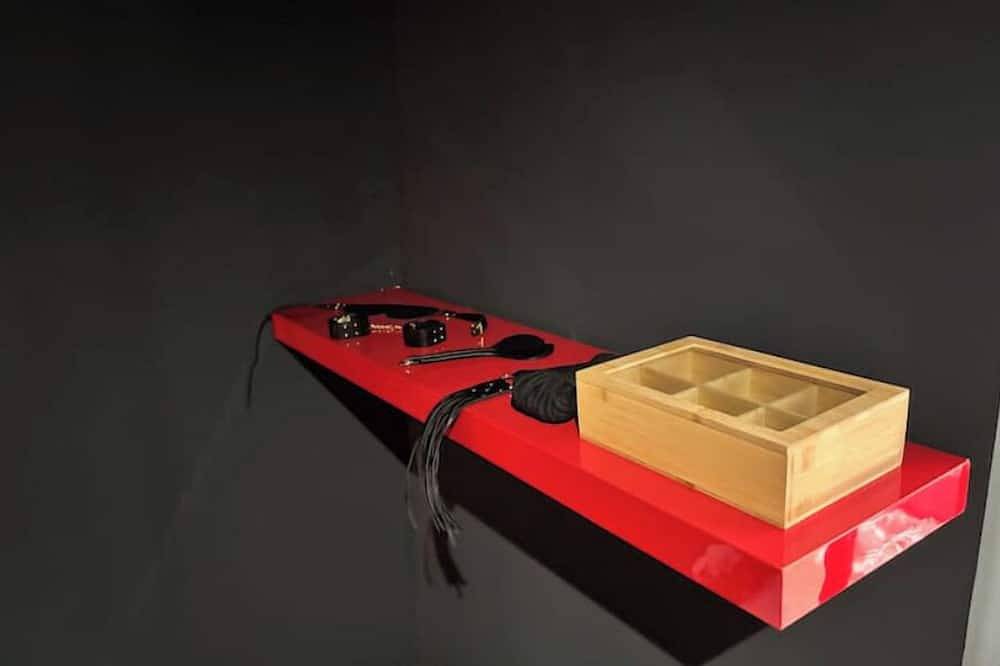 L'Interlude, a secret, sensual interlude. in Vitrolles, Istres region