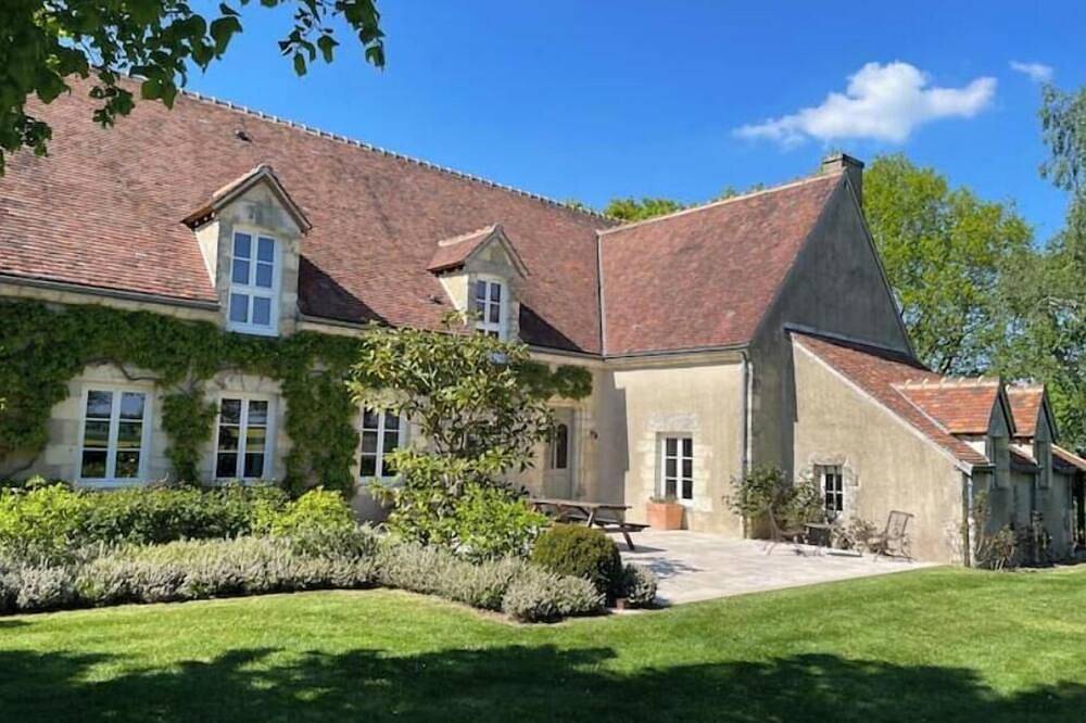Jolie propriété dans la campagne du Perche avec piscine et grand jardin in Vichères, Région de Nogent-le-Rotrou
