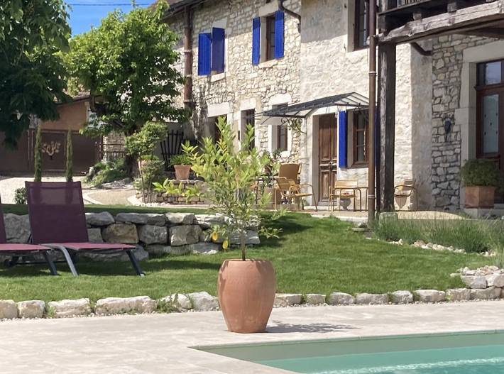 Chambre d’hôte pour 2 personnes, avec jardin et piscine