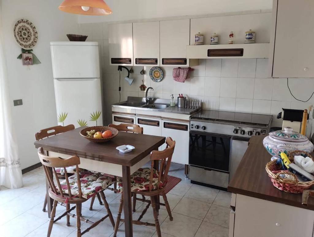 Appartamento intero, Three-Bedroom Apartment in Gravina di Catania, Catania e dintorni