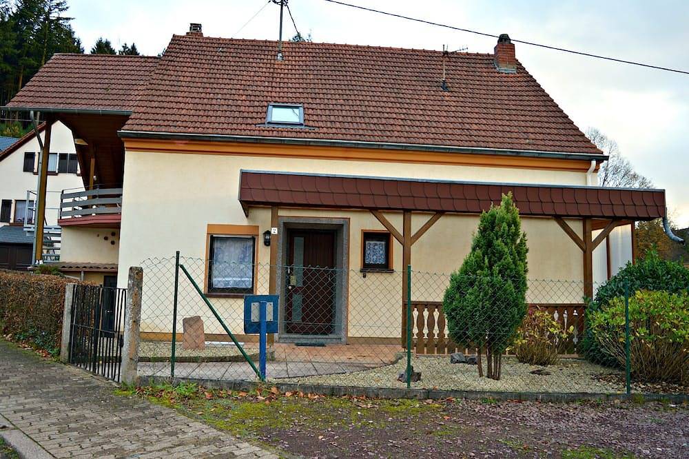 Ganze Wohnung, Große Ferienwohnung direkt am Wald, Ideal für Wanderer & Biker- Fewo Margareta in Mettlach, Saar-Nahe-Bergland