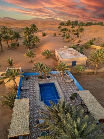 Chambre d’hôte pour 2 personnes, avec piscine et vue ainsi que jardin et bassin pour enfant dans Merzouga