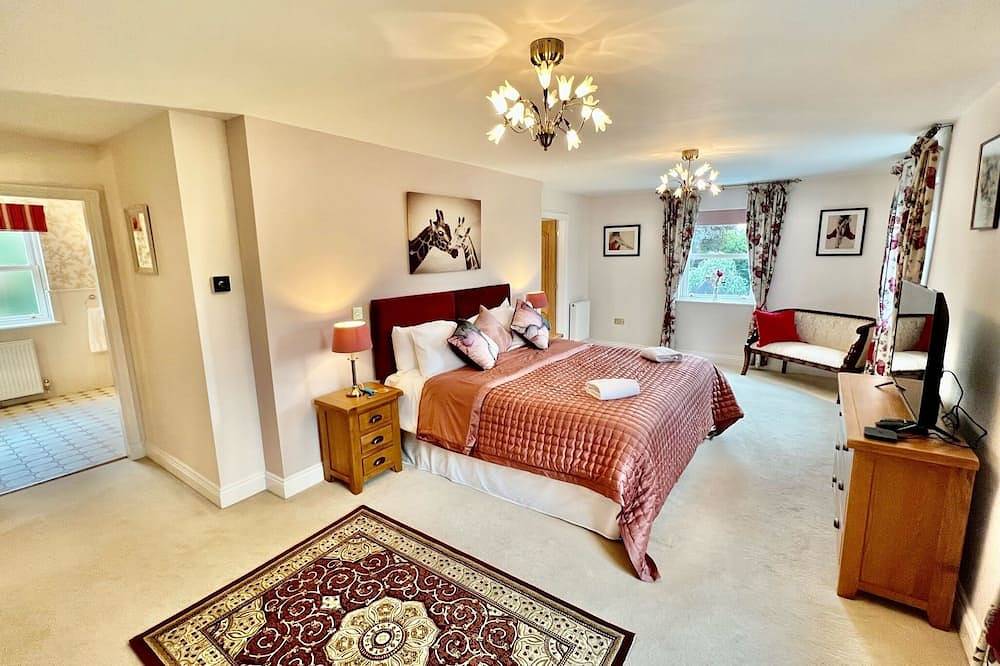 Osmund House, Salisbury Sleeps up to 19 in Salisbury, Cranborne Chase