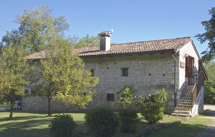 Location de vacances pour 5 personnes, avec jardin, animaux acceptés à Polcenigo