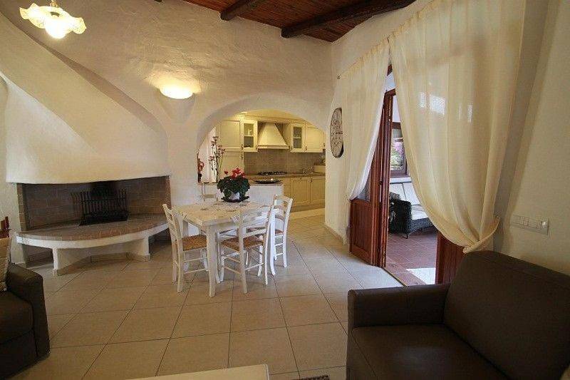 Villa Gilda Con Depandace Piscina e Giardino in La Ciaccia, Valledoria