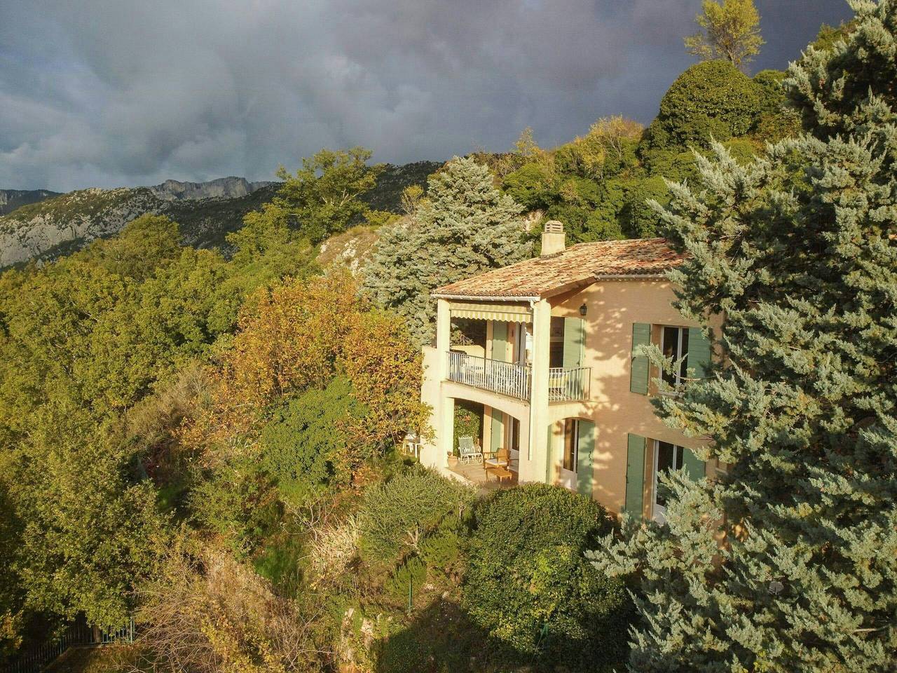 Villa mit Panoramablick auf den See in Aiguines in Aiguines, Regionaler Naturpark Verdon
