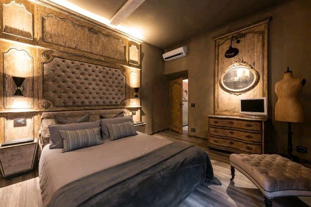 Charming Apartment in the Center of Florence in Florence city center, Florence