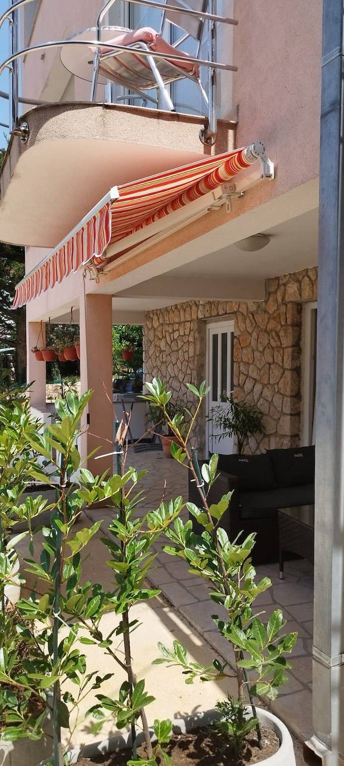 Ganze Wohnung, 1-Zimmer-Ferienwohnung mit Terrasse Dramalj, Crikvenica A-18467-a in Dramalj, Primorje-Gorski Kotar