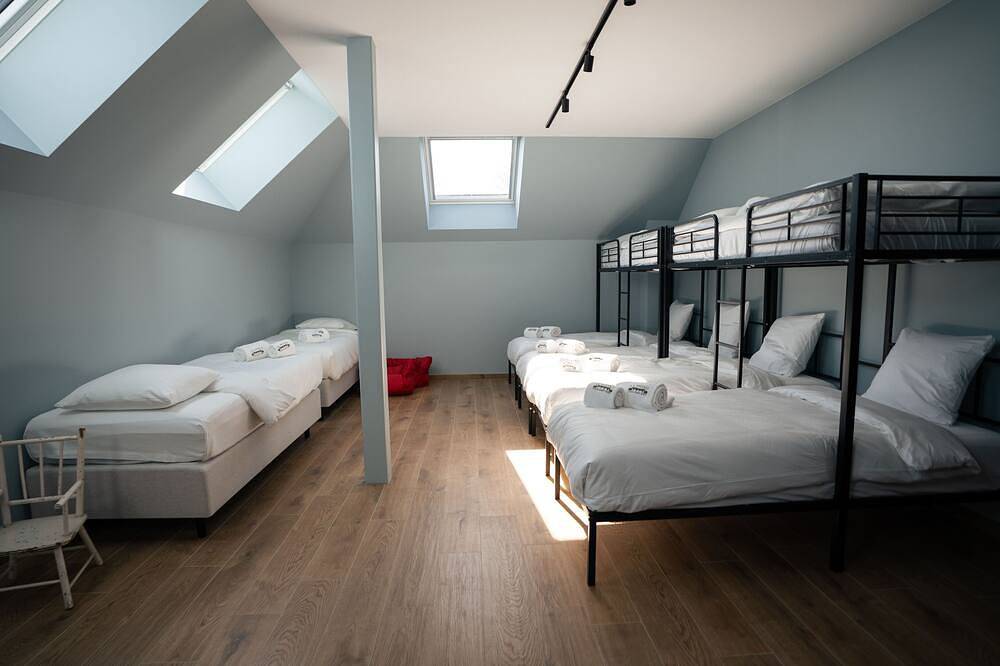 Gîte - Le Mont This upmarket space has everything to please families and friends! in Doornik, Henegouwen