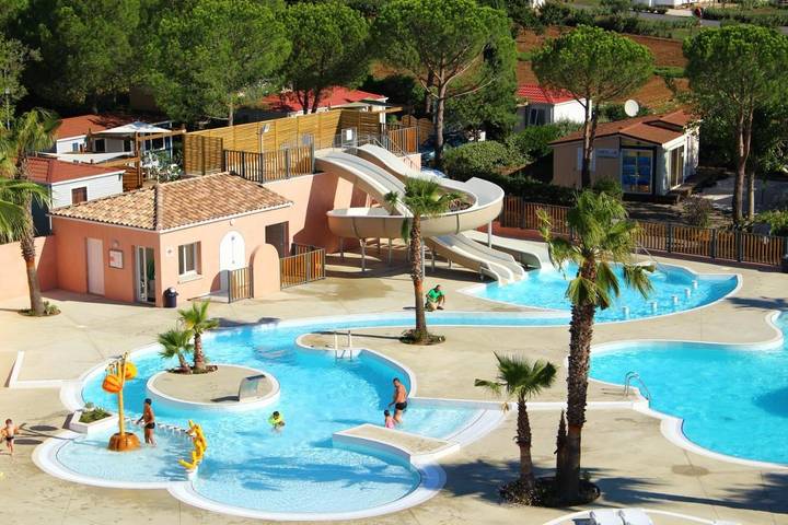 Camping pour 6 personnes, avec Terrasse ainsi que Bassin pour enfant et Piscine