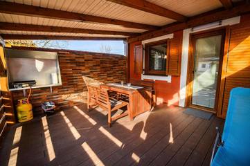 Gîte pour 5 personnes, avec terrasse et piscine ainsi que bassin pour enfant et sauna dans Brežice
