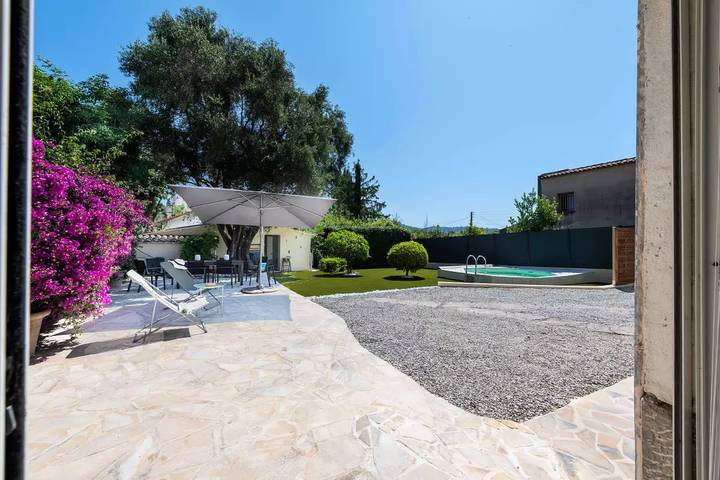 Location de vacances pour 8 personnes, avec piscine et jardin à Le Cannet - 4