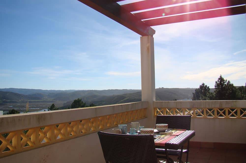 Hell und geräumig mit einem atemberaubenden Blick auf den Nationalpark in Aljezur, Naturpark Südwest-Alentejo und Costa Vicentina