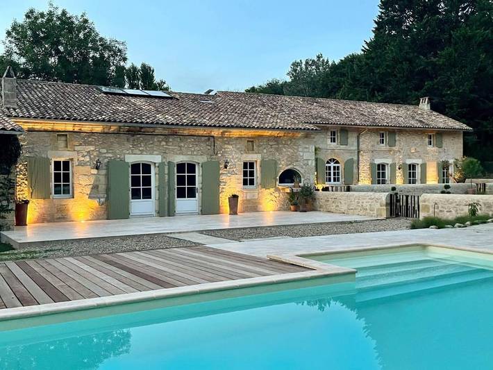 Maison d’hôte pour 2 personnes, avec terrasse ainsi que piscine et jardin, animaux acceptés à Rauzan