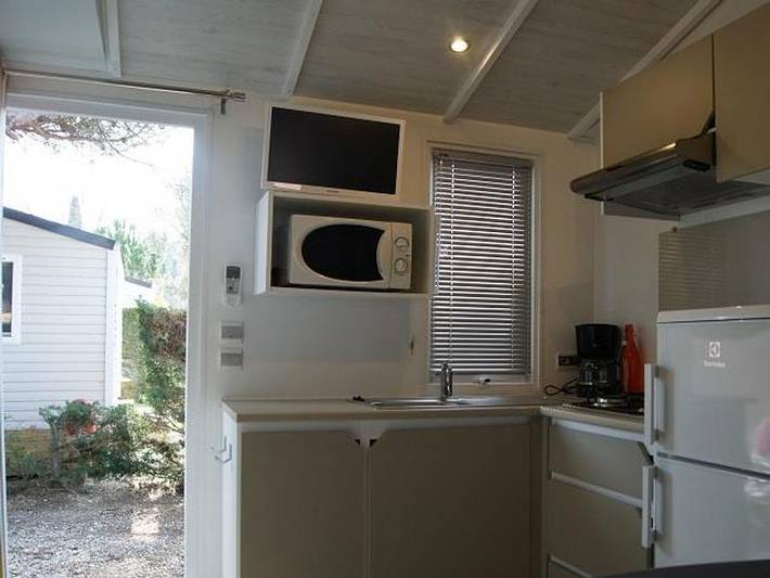 Flower Camping Orly d'Azur - Mobilheim 4 personen - Mobilheim Cipressino Confort 22m² - 2 Schlafzimmer - halbüberdachte Terrasse - Klimaanlage - -. in Six-Fours les Plages, Mittelmeerküste (Frankreich)