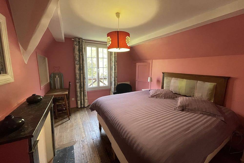 Gîte des 3 chênes : Nichée dans une clairière en plein parc régional du Vexin in Chambly, Oise