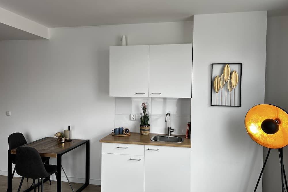 Een luxe kleine kamer met een nieuwe badkamer, gratis parkeergelegenheid in Tilburg, Noord-Brabant